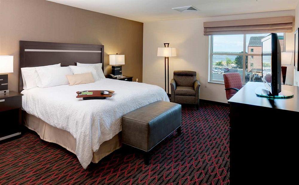 Hampton Inn Portland Downtown Waterfront Eksteriør bilde